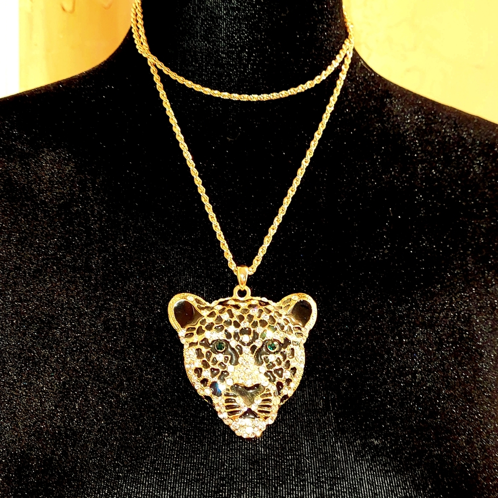 Stunningly gorgeous Panther Leopard Head Gold-Tone necklace Sparkling Crystals